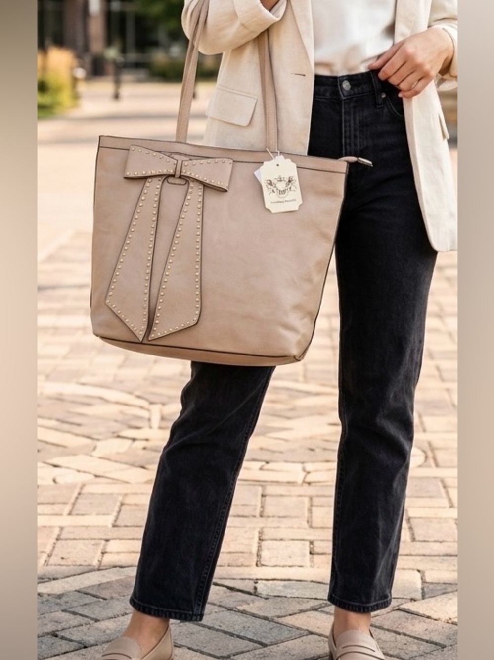 NWT Handbag Republic Studded Bow Tote Bag Beige Vegan Leather Bird Print Lining